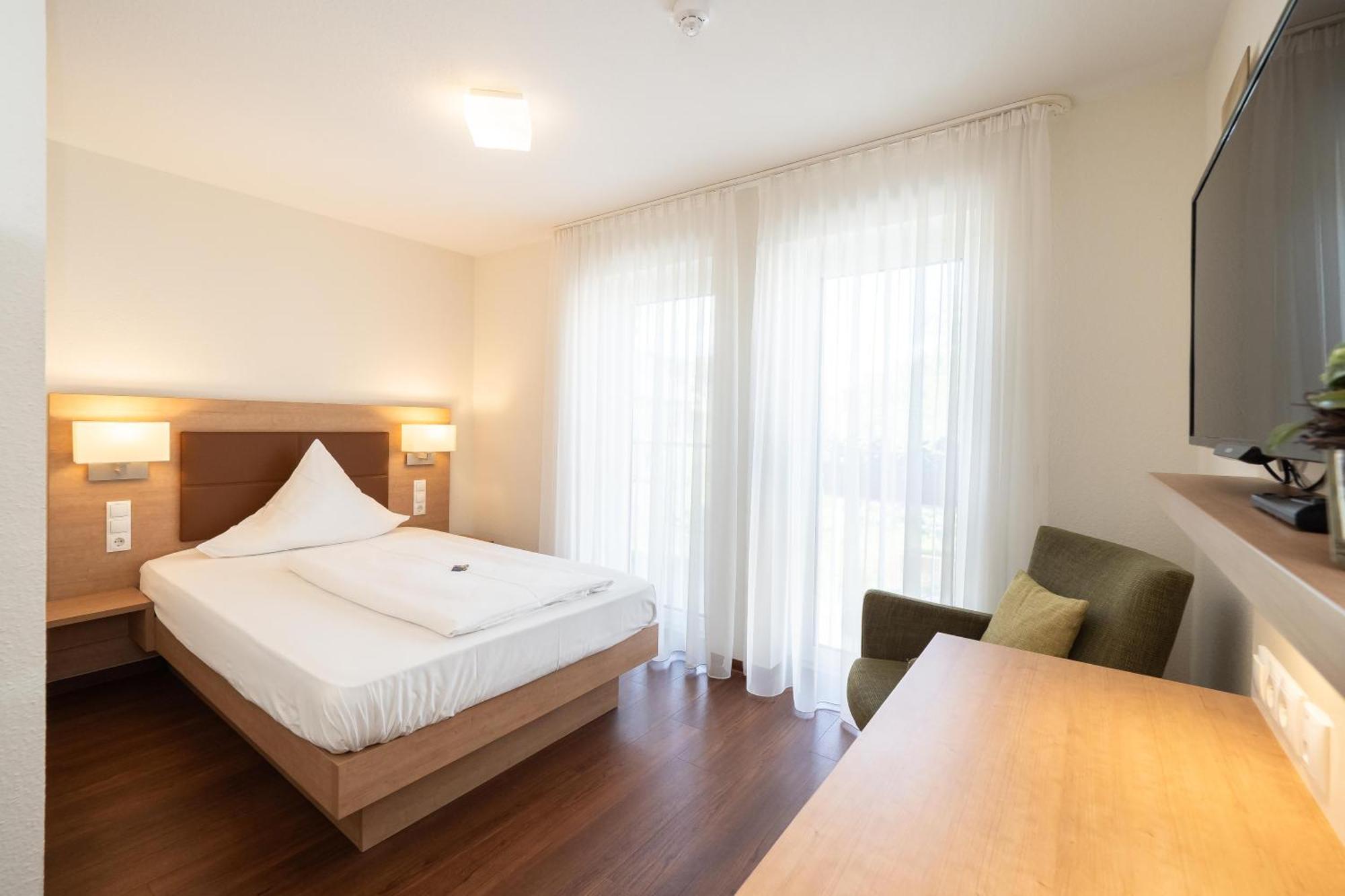 Nocleg ze śniadaniem Gaestehaus Gn8 Rielasingen-Worblingen